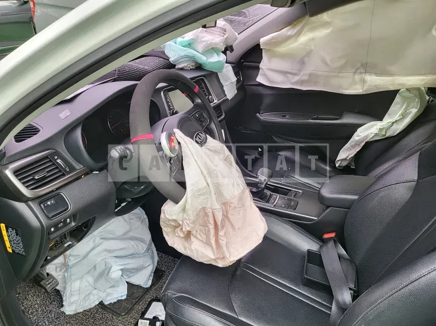 Photo 2 of 5: 2015 Kia K5 2.0(LPI), VIN KNAGT416BGA005345 — Korean insurance auction