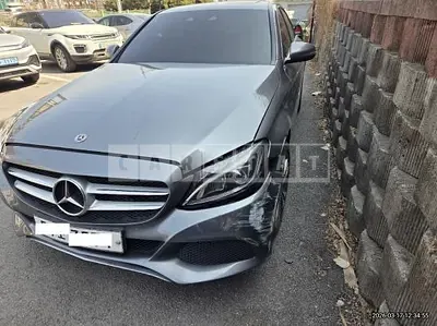 Photo 1 of 29: 2018 Mercedes-Benz C220d 4Matic, VIN WDDWF0FB0JR378663 — Korean insurance auction
