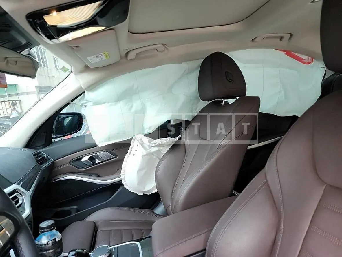 Photo 2 of 9: 2022 BMW 320i — Korean insurance auction