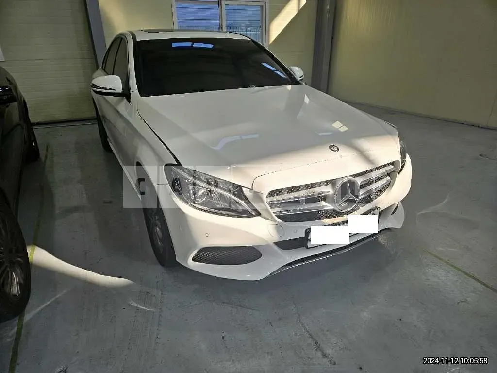 Photo 2 of 45: 2017 Mercedes-Benz C 200 — Korean insurance auction