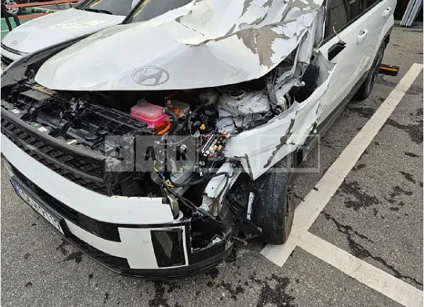 Photo 2 of 24: 2024 Hyundai Santa Fe — Korean insurance auction