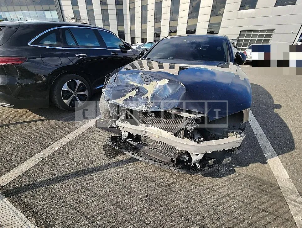 Photo 2 of 12: 2016 Mercedes-Benz E220d, VIN WDDZF0EB5HA114264 — Korean insurance auction
