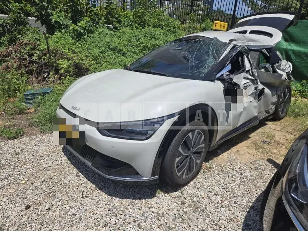 Photo 2 of 12: 2021 Kia EV6 Long Range — Korean insurance auction