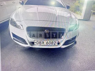 Photo 1 of 14: 2017 Jaguar XF 20d — Korean insurance auction