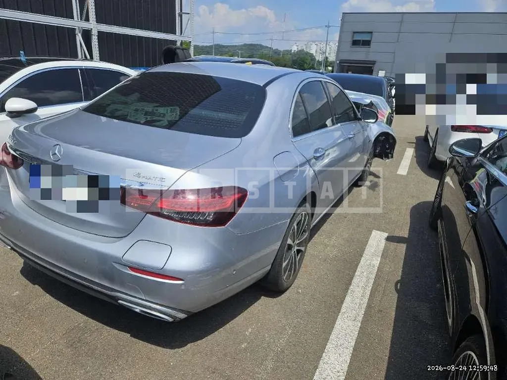 Photo 2 of 15: 2021 Mercedes-Benz E300 e 4Matic — Korean insurance auction