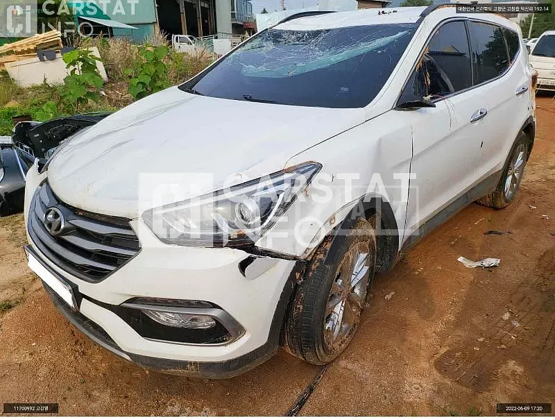 Photo 2 of 12: 2016 Hyundai Santa Fe, VIN KMHSW81UBHU726233 — Korean insurance auction