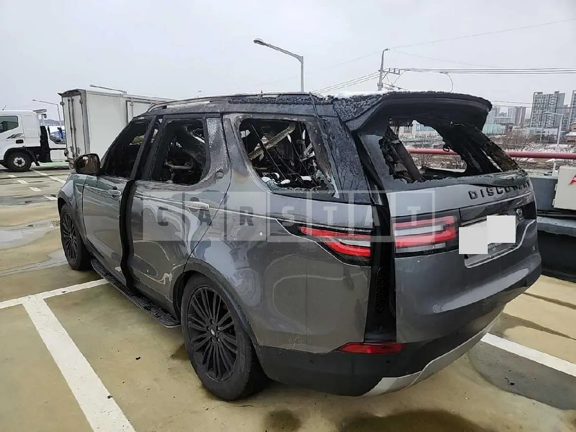 Photo 2 of 21: 2018 Land Rover Discovery TD6, VIN SALRA2BK9KA079821 — Korean insurance auction