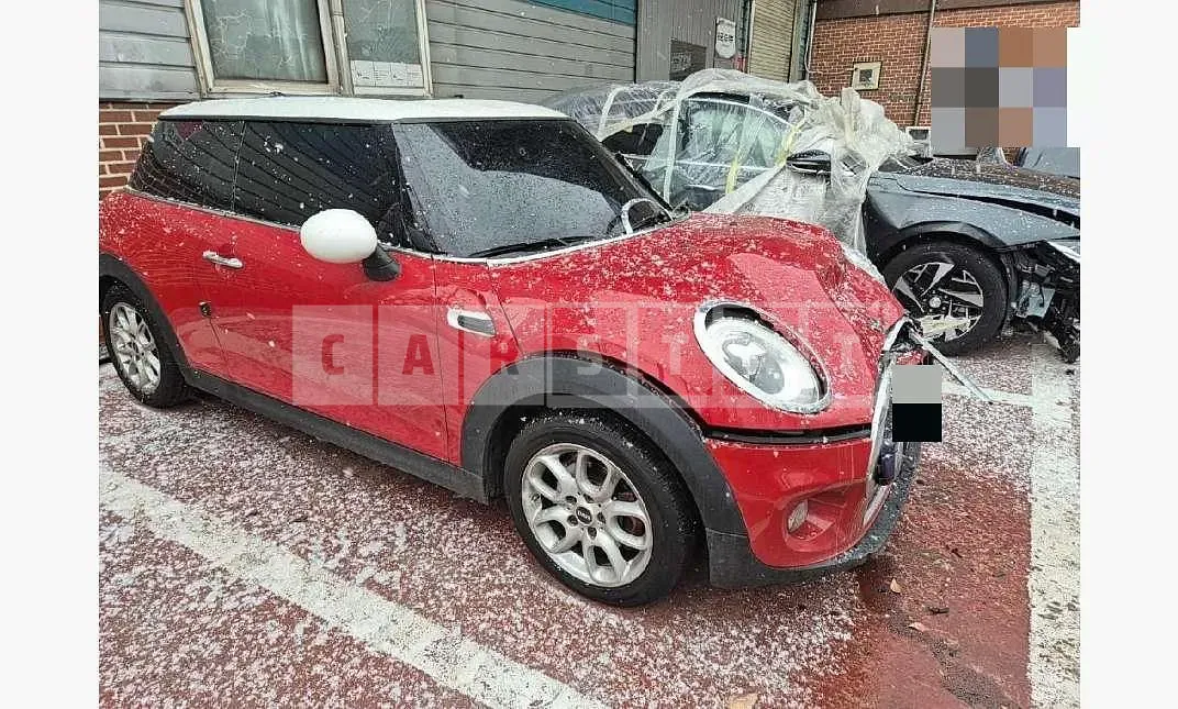 Photo 2 of 12: 2016 MINI Cooper D — Korean insurance auction