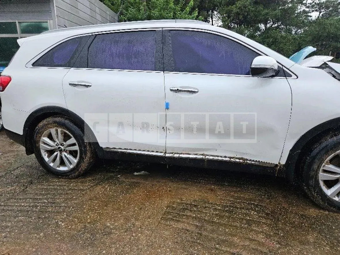 Photo 2 of 12: 2016 Kia Sorento 2.0 (4WD), VIN KNAPS81ADGA190784 — Korean insurance auction