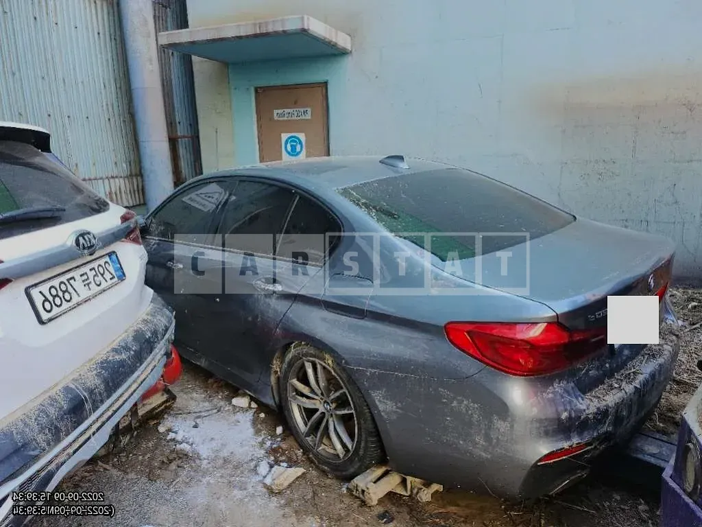 Photo 2 of 9: 2017 BMW 520d, VIN WBAJC3109HG993297 — Korean insurance auction