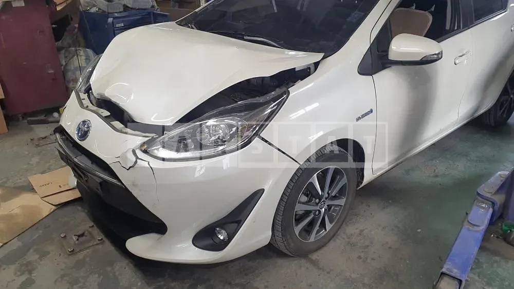 Photo 2 of 15: 2018 Toyota Prius C, VIN JTDKDTB31K1620214 — Korean insurance auction
