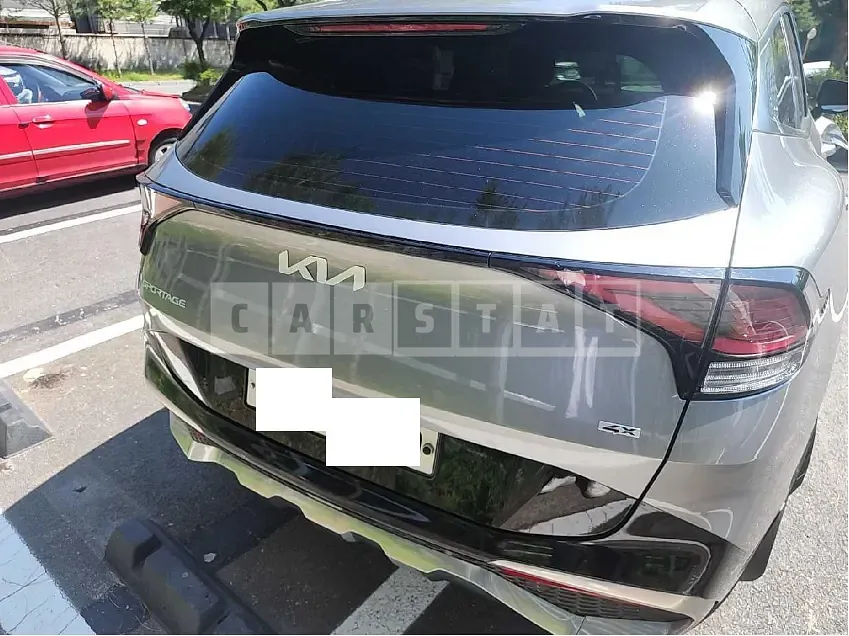 Photo 2 of 29: 2022 Kia Sportage — Korean insurance auction