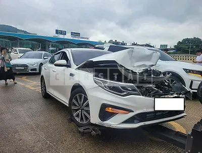 Photo 1 of 10: 2019 Kia K5, VIN KNAGT416BKA307826 — Korean insurance auction