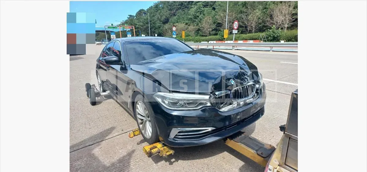 Photo 2 of 23: 2019 BMW 520d Luxury — Korean insurance auction