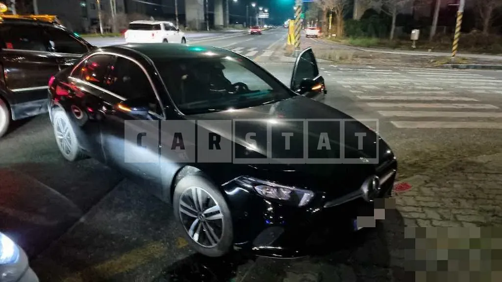 Photo 2 of 37: 2022 Mercedes-Benz A220 Sedan — Korean insurance auction