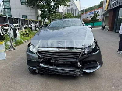 Photo 1 of 14: 2019 Mercedes-Benz E220d 4Matic — Korean insurance auction