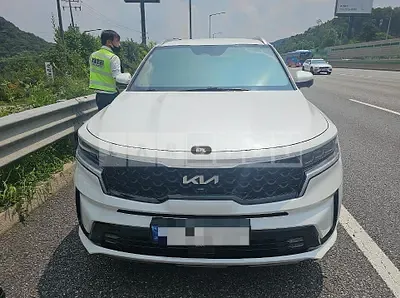 Photo 1 of 7: 2023 Kia Sorento — Korean insurance auction