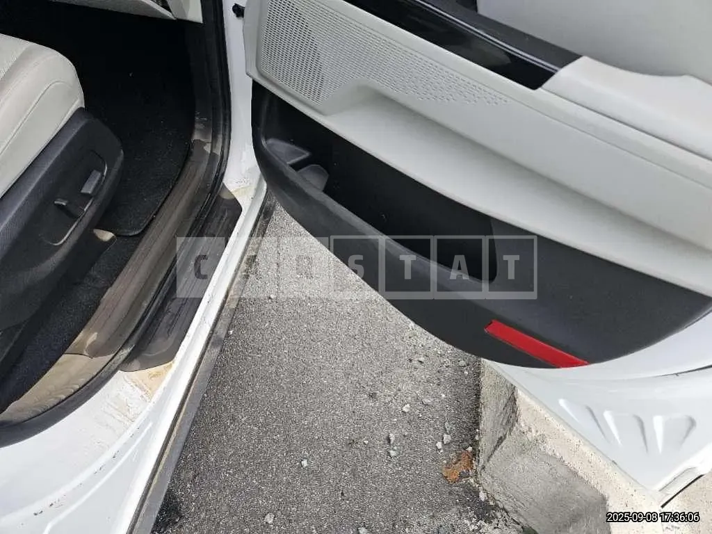 Photo 2 of 12: 2022 Kia Carnivals — Korean insurance auction