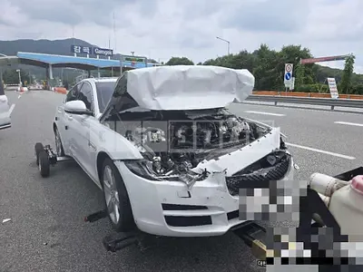 Photo 1 of 6: 2018 Jaguar XE 20d — Korean insurance auction