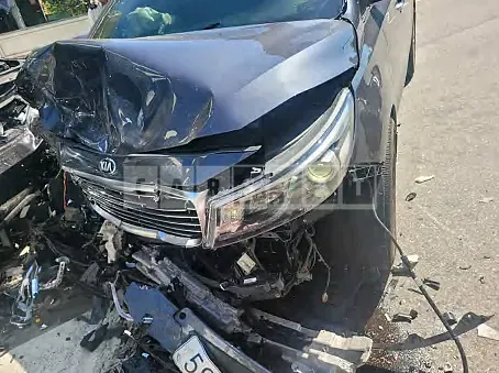 Photo 2 of 5: 2018 Kia Carnival, VIN KNAME81ABJS387698 — Korean insurance auction