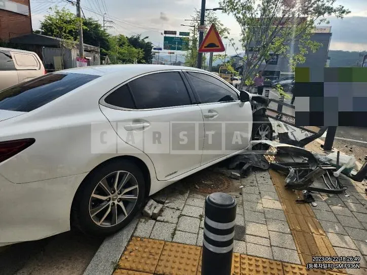 Photo 2 of 9: 2015 Lexus Es 300h Supreme, VIN JTHBW1GG6G2107034 — Korean insurance auction