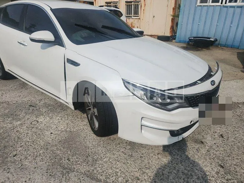Photo 2 of 19: 2017 Kia K5 — Korean insurance auction
