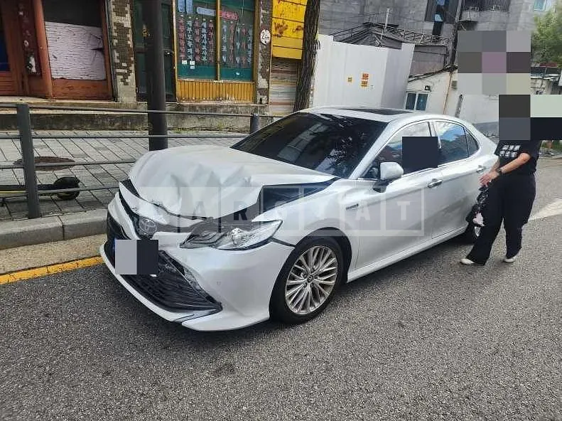 Photo 2 of 4: 2018 Toyota Camry Hybrid — Korean insurance auction