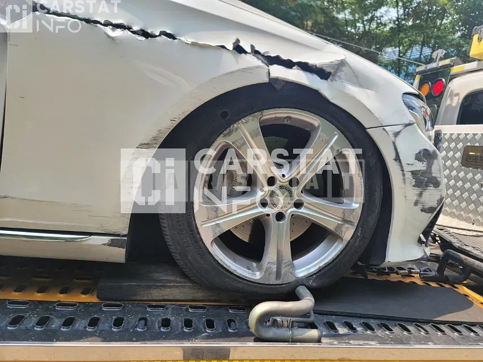 Photo 2 of 31: 2016 Mercedes-Benz E220 d, VIN WDDZF0EB1HA011794 — Korean insurance auction