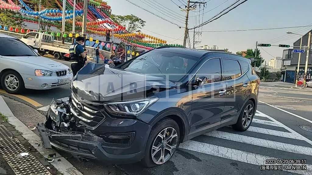 Photo 2 of 9: 2015 Hyundai Santa Fe, VIN KMHSW81UBFU493675 — Korean insurance auction