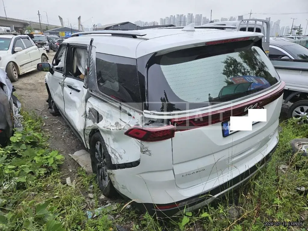 Photo 2 of 14: 2023 Kia Carnival — Korean insurance auction