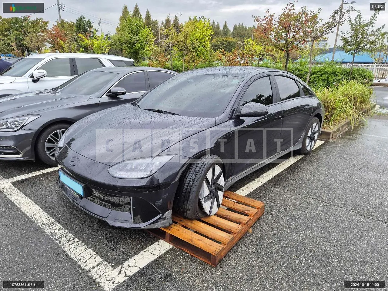 Photo 2 of 12: 2022 Hyundai IONIQ 6, VIN KMHM241AFPA000949 — Korean insurance auction