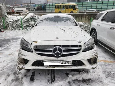 Photo 1 of 12: 2019 Mercedes-Benz C220d, VIN WDDWF1EB3KR435334 — Korean insurance auction