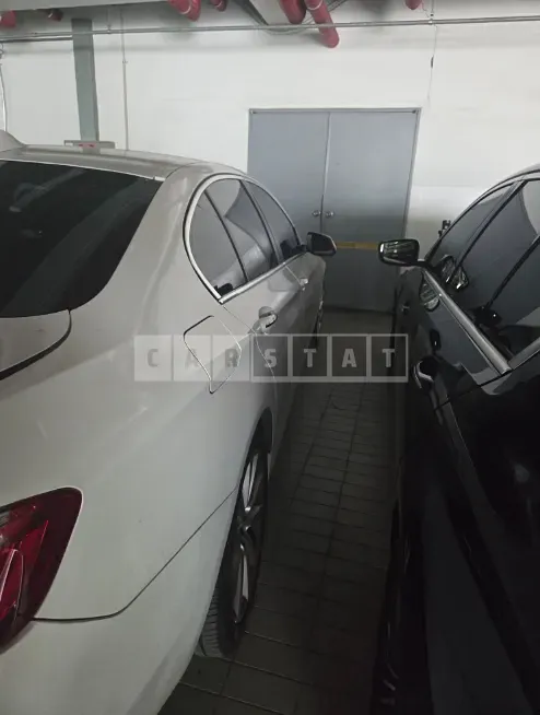 Photo 2 of 10: 2015 BMW 528i — Korean insurance auction