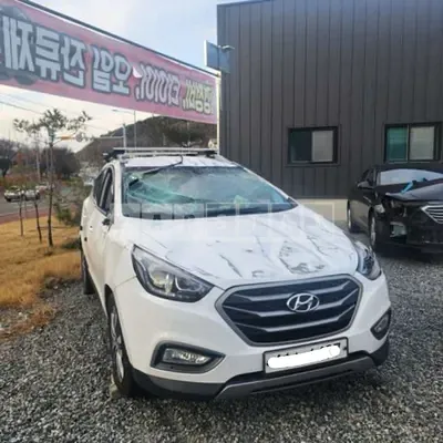 Photo 1 of 8: 2015 Hyundai Tucson, VIN KMHJT81VBFU034921 — Korean insurance auction
