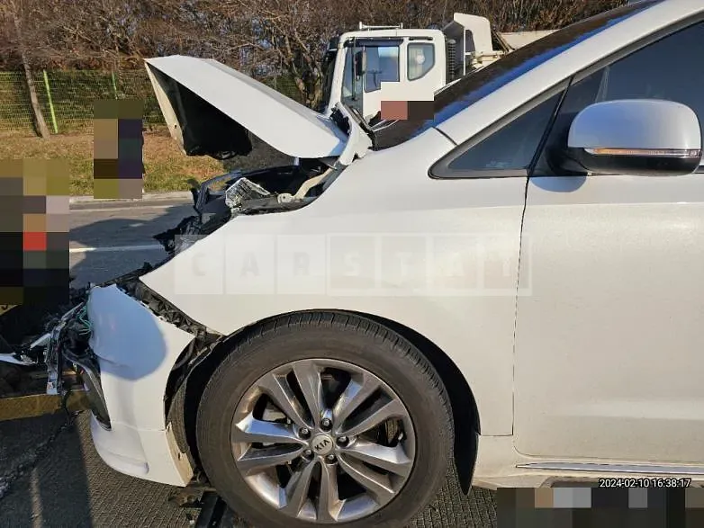 Photo 2 of 7: 2015 Kia Carnivals, VIN KNAMC81ABGS095589 — Korean insurance auction