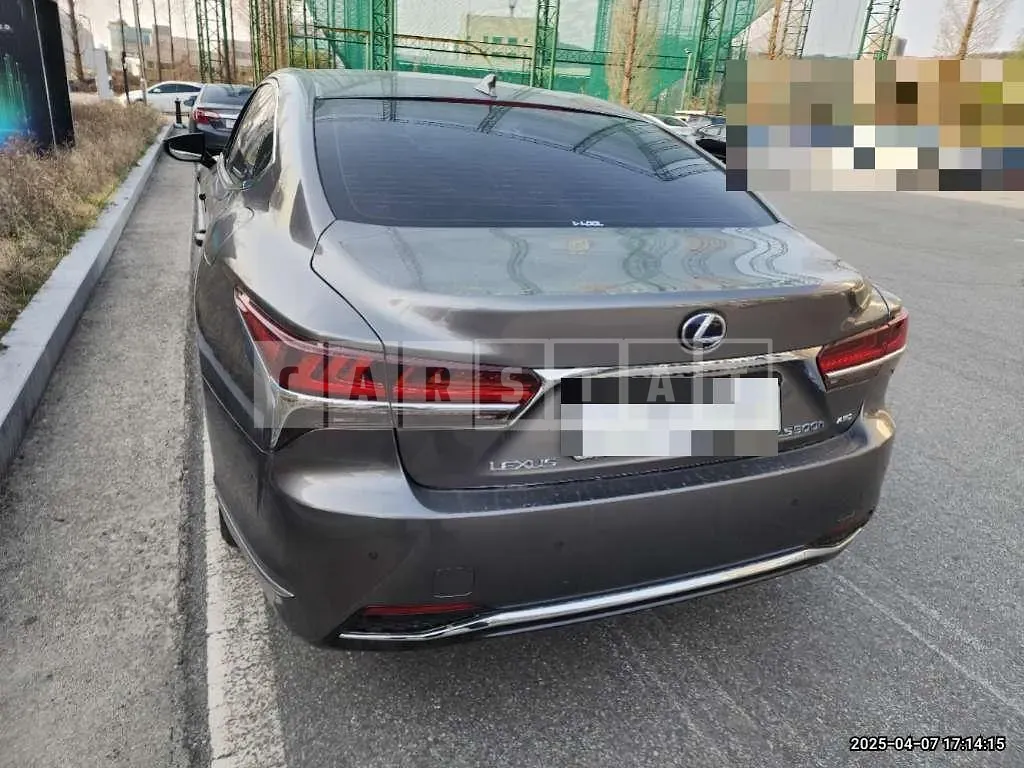 Photo 2 of 86: 2017 Lexus LS500h AWD — Korean insurance auction
