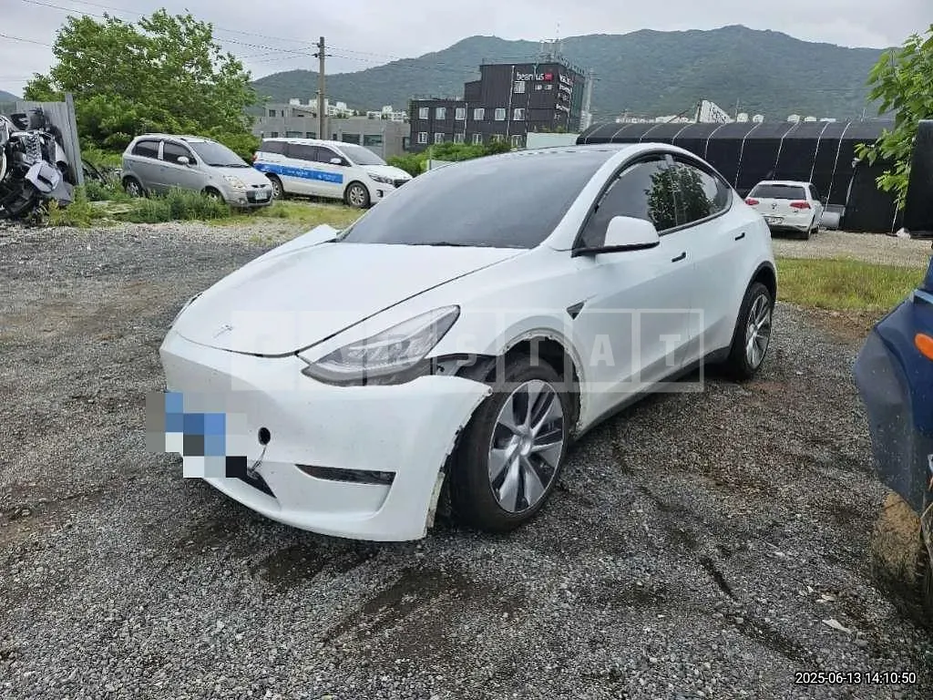 Photo 2 of 11: 2022 Tesla Model Y Long Range — Korean insurance auction