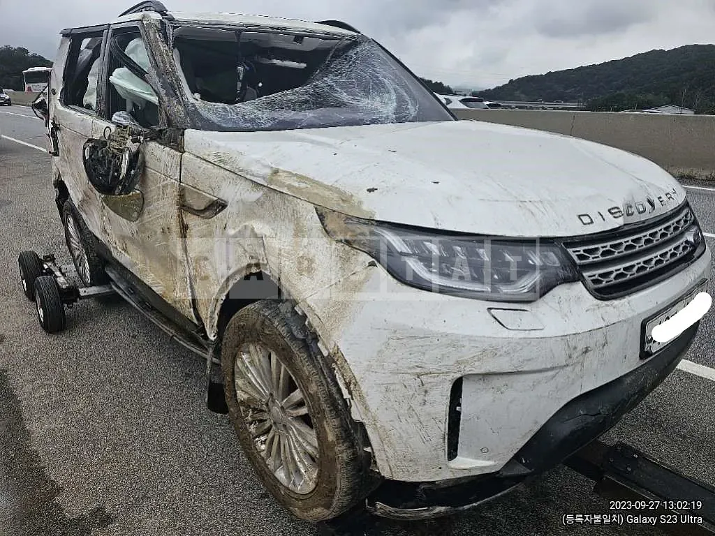 Photo 2 of 9: 2018 Land Rover Discovery TD6, VIN SALRA2BK8JA061485 — Korean insurance auction