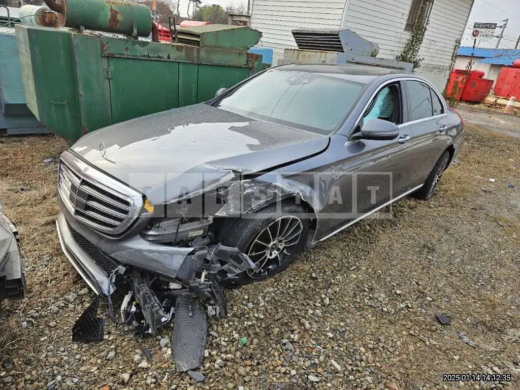 Photo 2 of 10: 2018 Mercedes-Benz E220 d 4Matic — Korean insurance auction