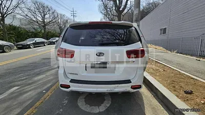 Photo 1 of 33: 2019 Kia Carnivals — Korean insurance auction