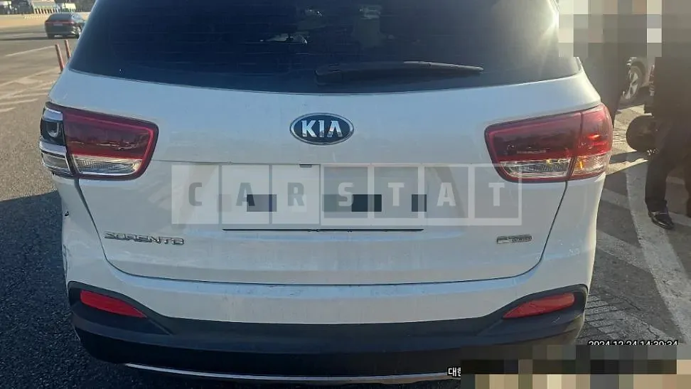 Photo 2 of 10: 2017 Kia Sorento 2.0 — Korean insurance auction