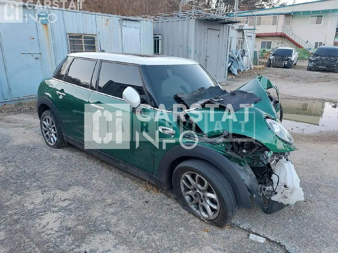 Photo 2 of 8: 2021 MINI Cooper Five-Door, VIN WMWXV7108M2N78880 — Korean insurance auction