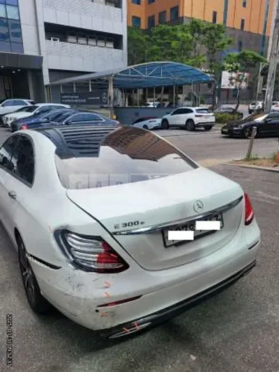Photo 1 of 14: 2019 Mercedes-Benz E 300 e — Korean insurance auction