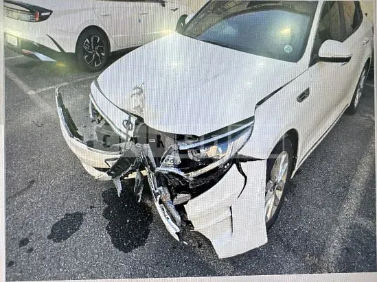 Photo 2 of 17: 2017 Kia K5, VIN KNAGX415GHA172504 — Korean insurance auction