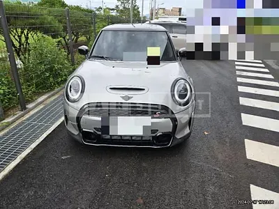 Photo 1 of 17: 2023 MINI Cooper S — Korean insurance auction