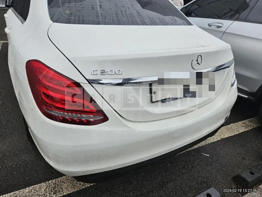 Photo 2 of 12: 2017 Mercedes-Benz C200, VIN WDDWF4CB9JF615972 — Korean insurance auction