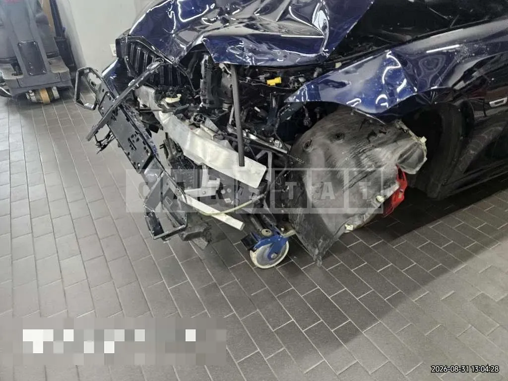 Photo 2 of 28: 2023 BMW 330e — Korean insurance auction