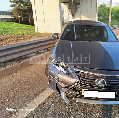 Photo 2 of 33: 2016 Lexus ES300h — Korean insurance auction