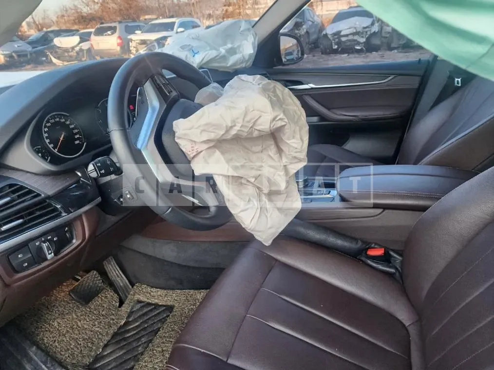 Photo 2 of 3: 2018 BMW X5 xDrive30d, VIN WBAKS4105J0Y67367 — Korean insurance auction