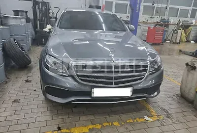 Photo 1 of 24: 2019 Mercedes-Benz E220d 4Matic, VIN WDDZF0FB7KA654530 — Korean insurance auction